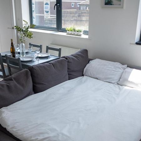 Modern One Bedroom Apartment In Town Centre & 4 Min To The Beach 伯恩茅斯 外观 照片