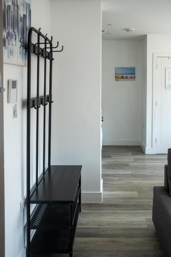 Modern One Bedroom Apartment In Town Centre & 4 Min To The Beach 伯恩茅斯 外观 照片
